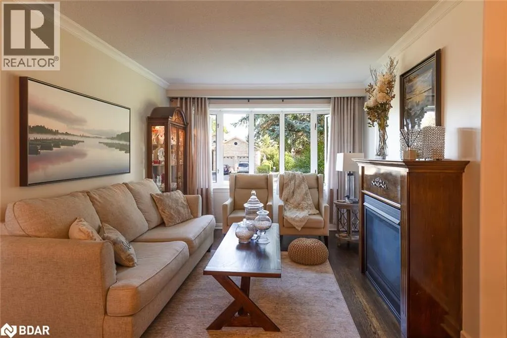 10 OTTAWAY Avenue