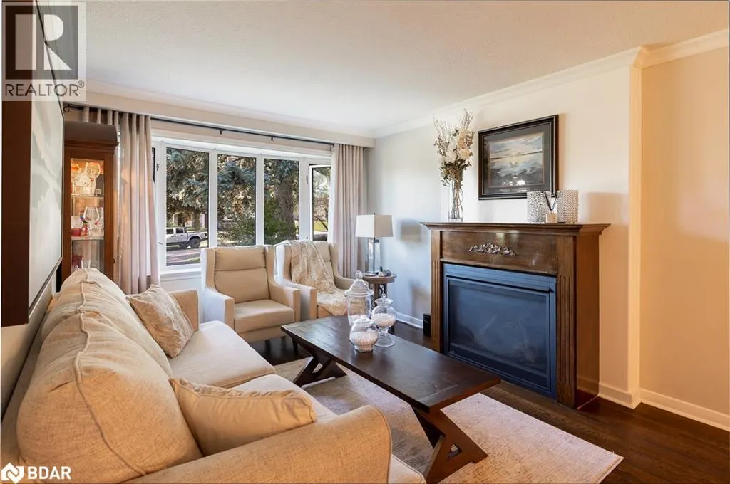 10 OTTAWAY Avenue