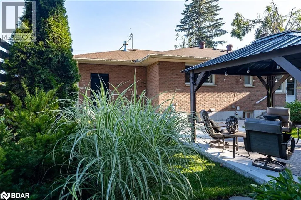 10 OTTAWAY Avenue