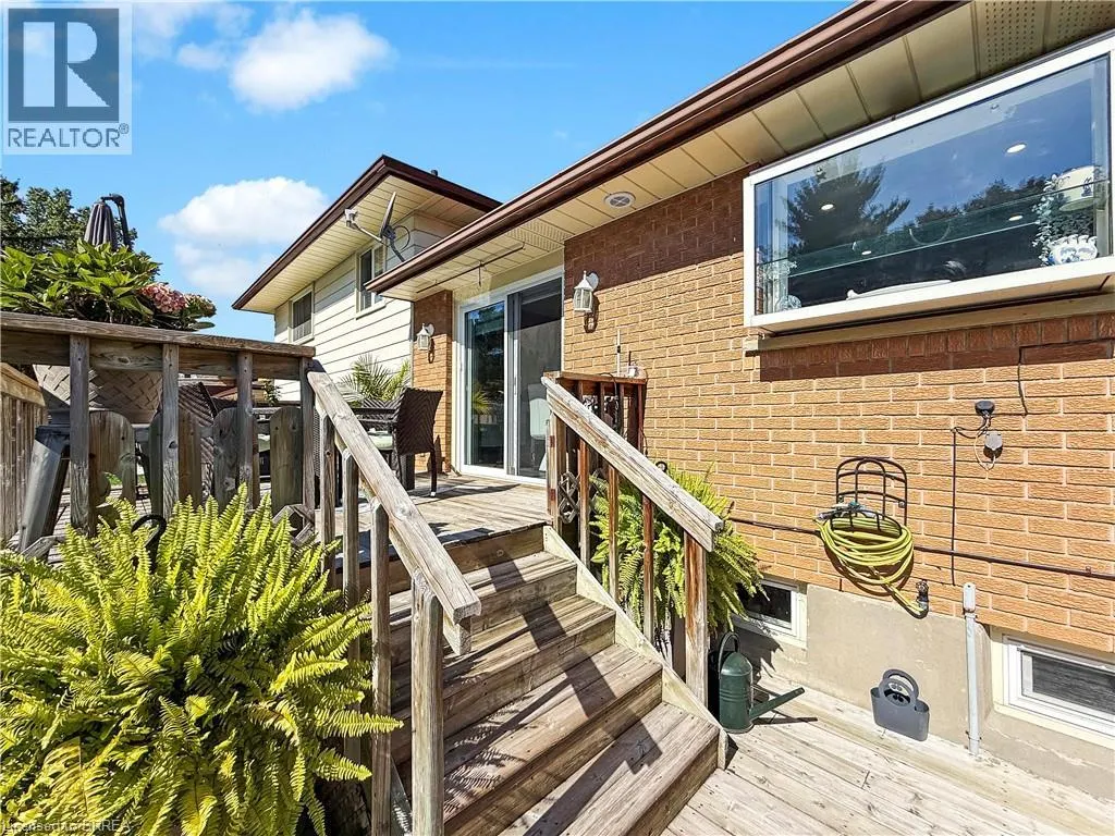 46 DAVIS Street W