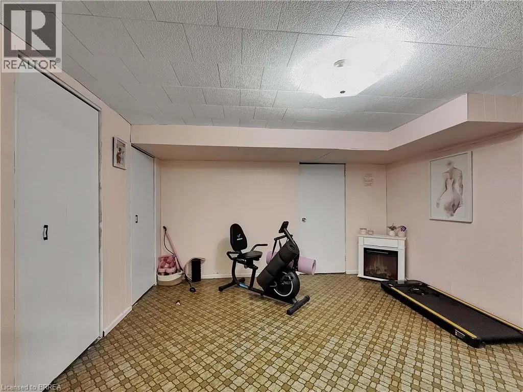 46 DAVIS Street W