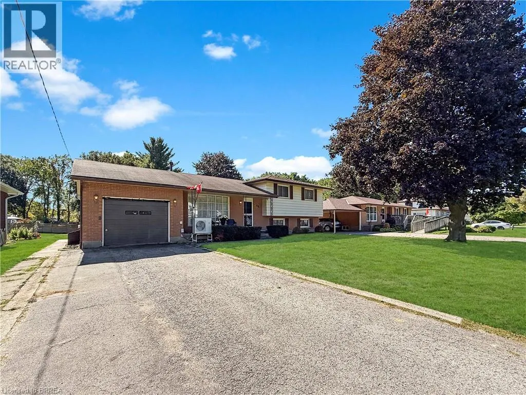 46 DAVIS Street W