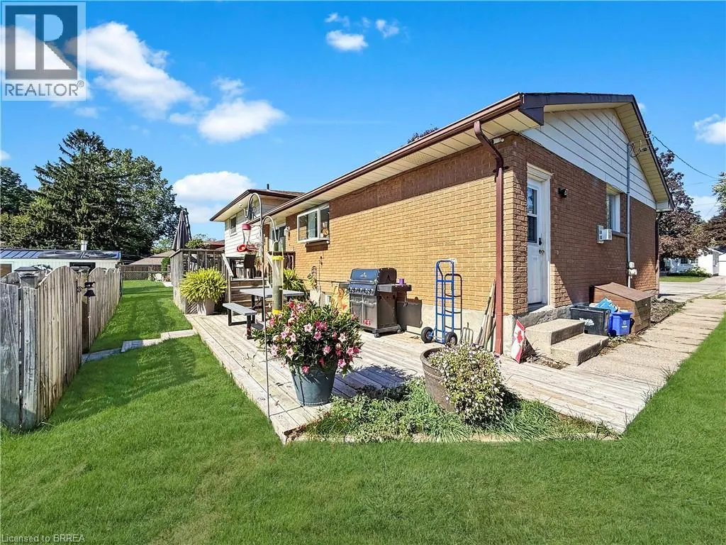 46 DAVIS Street W