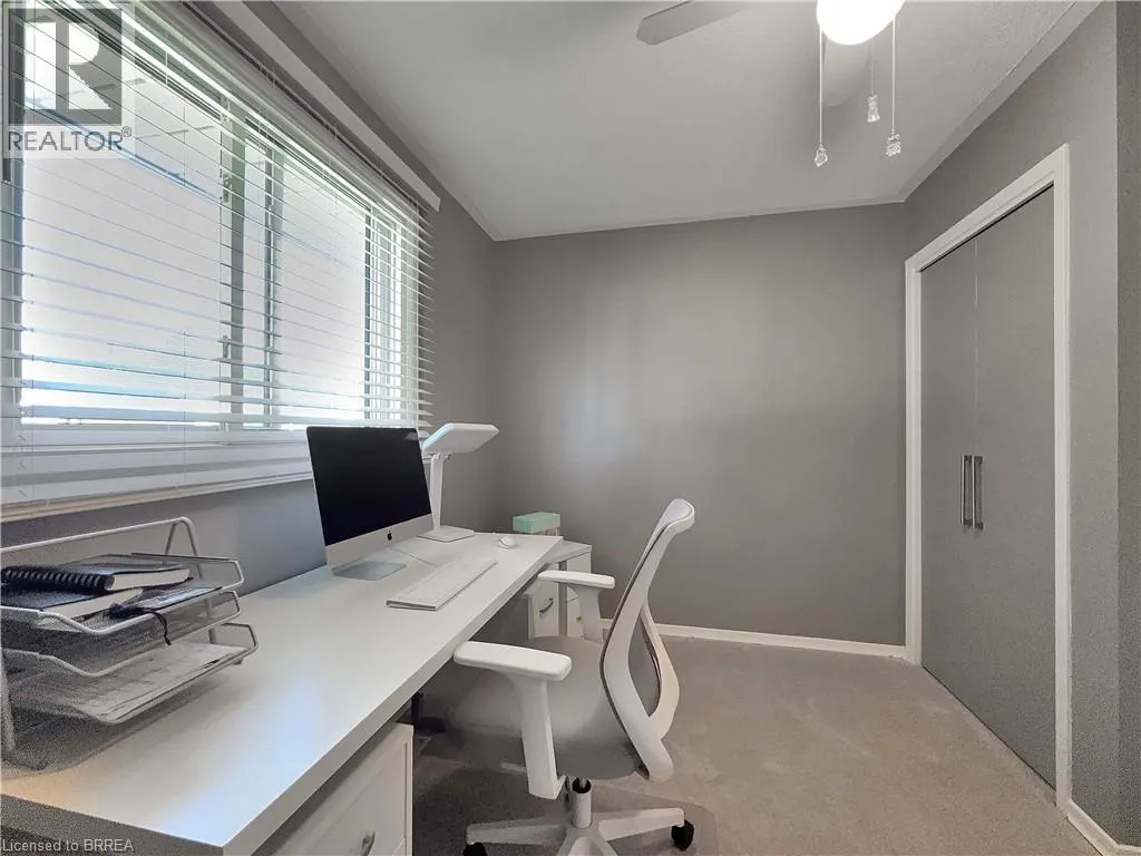 46 DAVIS Street W