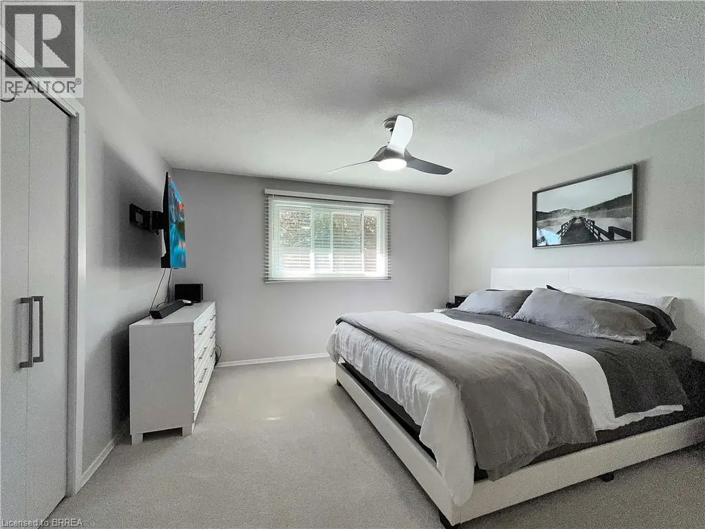 46 DAVIS Street W