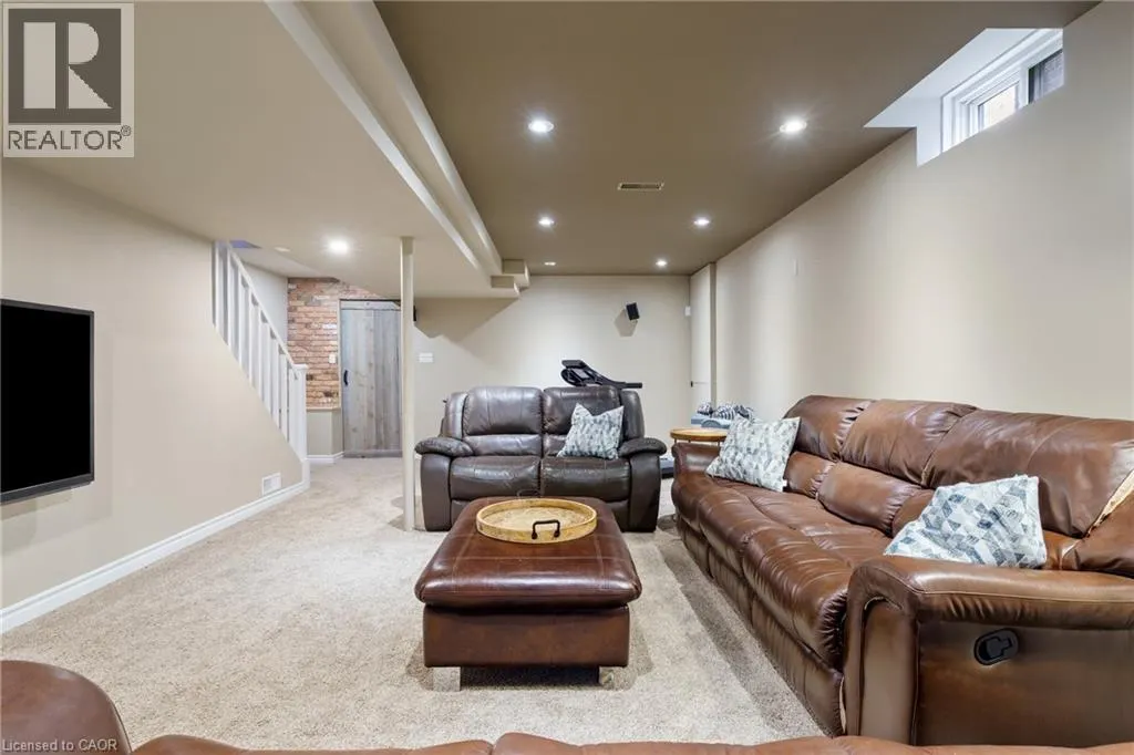 44 GRASSYPLAIN Drive