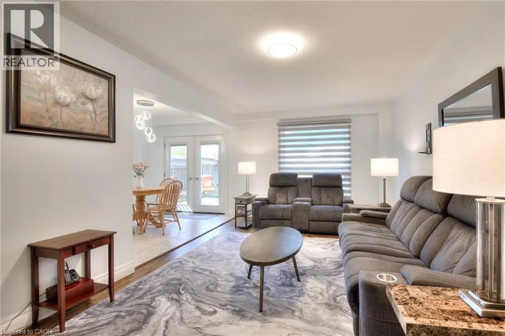 6 HEATHERWOOD Place