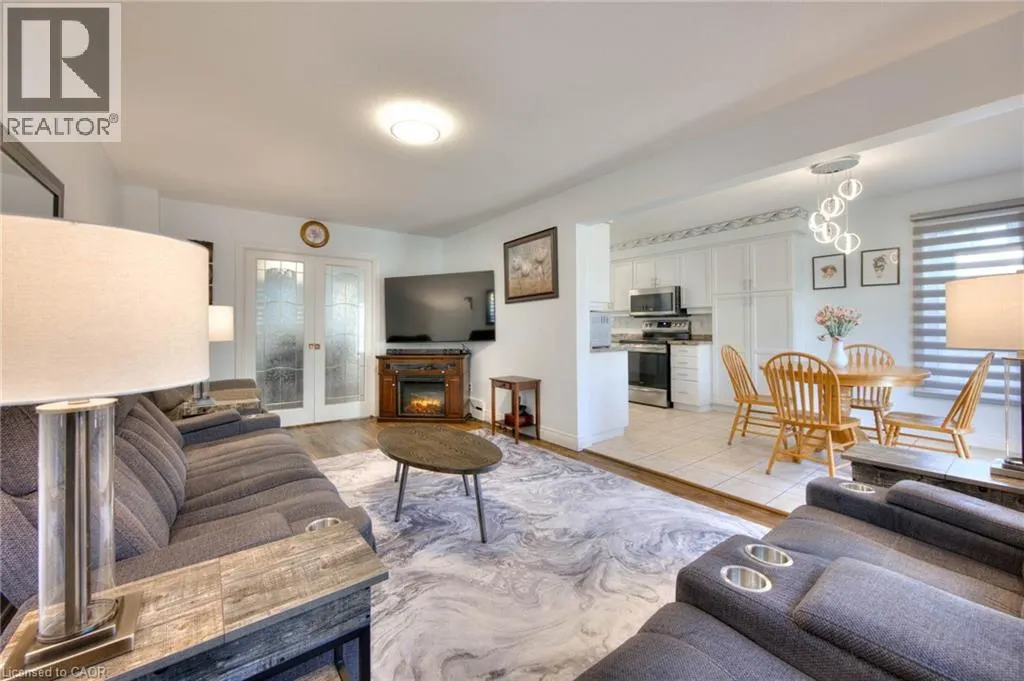 6 HEATHERWOOD Place