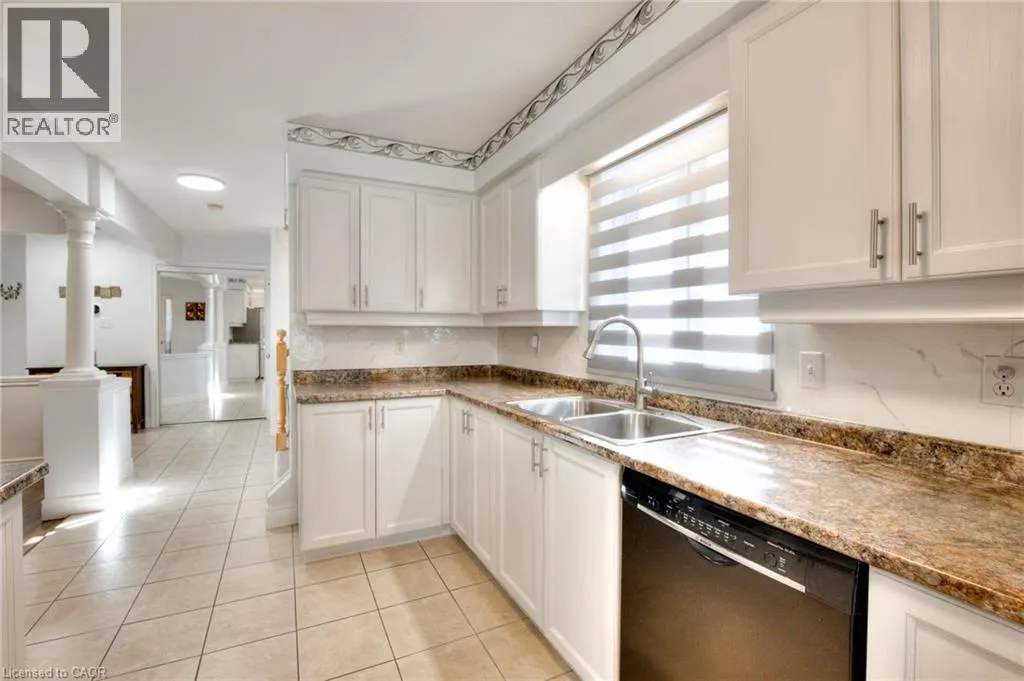6 HEATHERWOOD Place