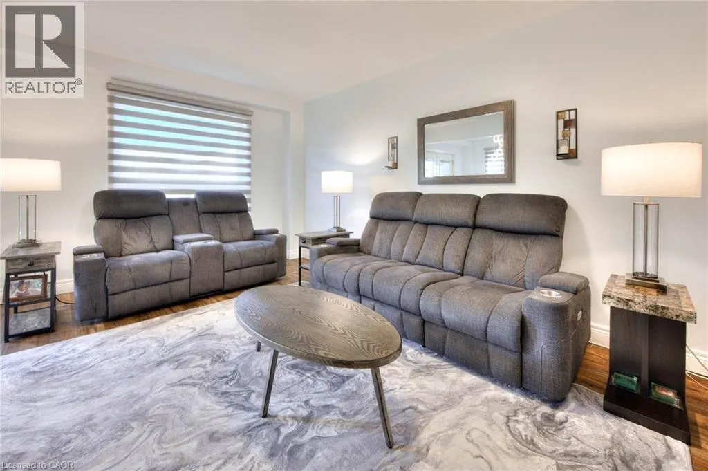 6 HEATHERWOOD Place
