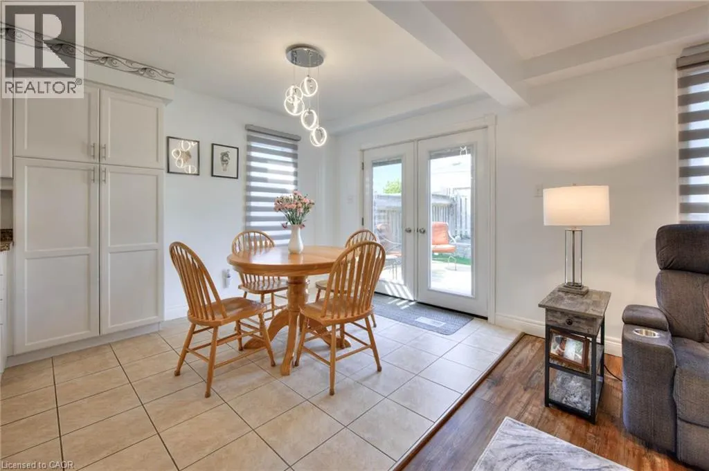 6 HEATHERWOOD Place