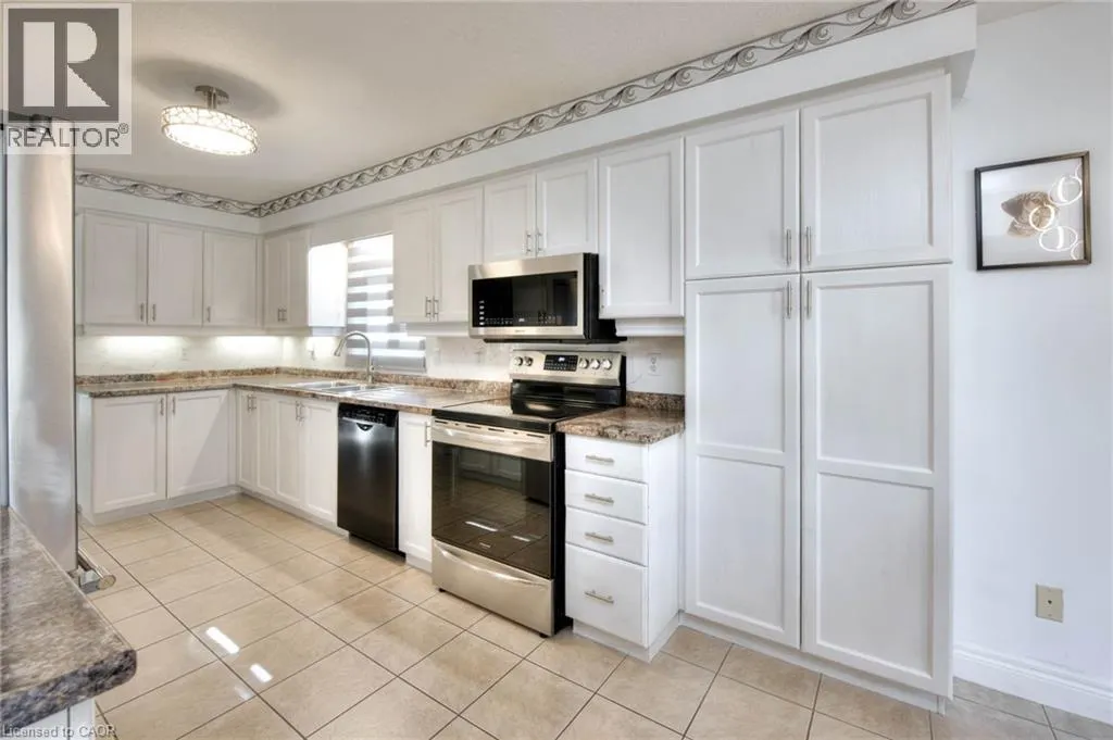 6 HEATHERWOOD Place