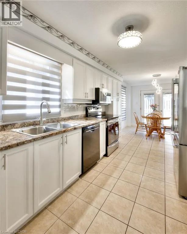 6 HEATHERWOOD Place
