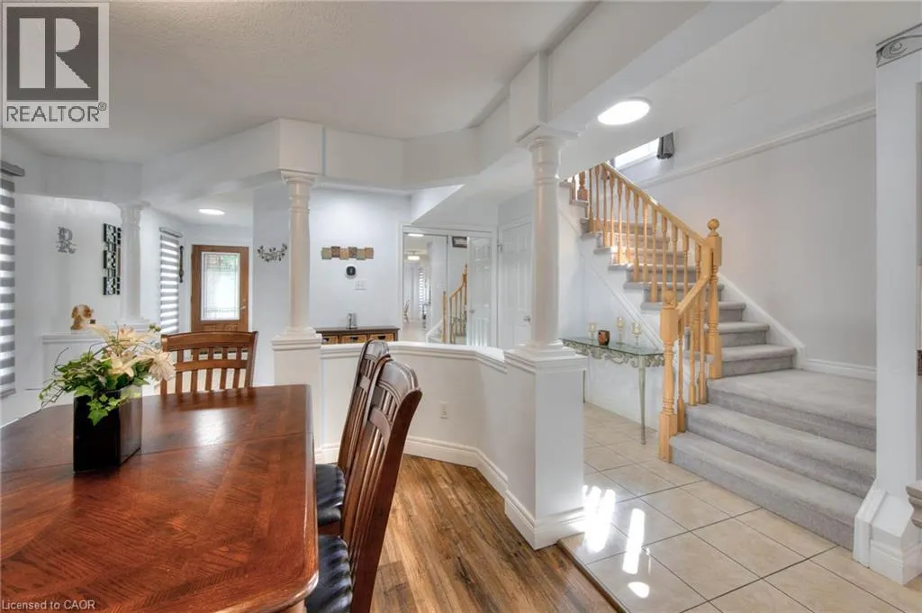 6 HEATHERWOOD Place