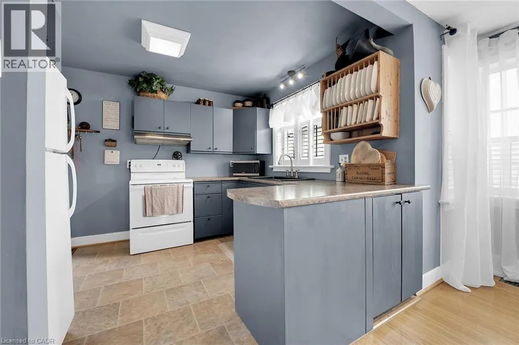 14 SHERRING Street N