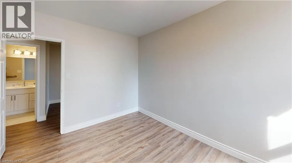 3189 KING Street E Unit# 404, #404