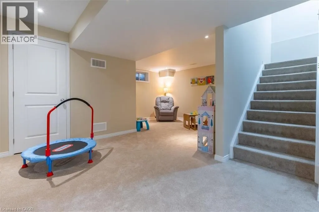 4 RUTHVEN Crescent