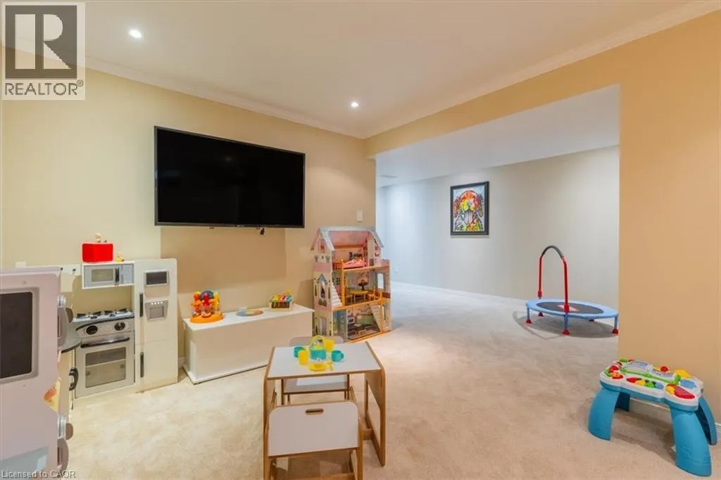 4 RUTHVEN Crescent