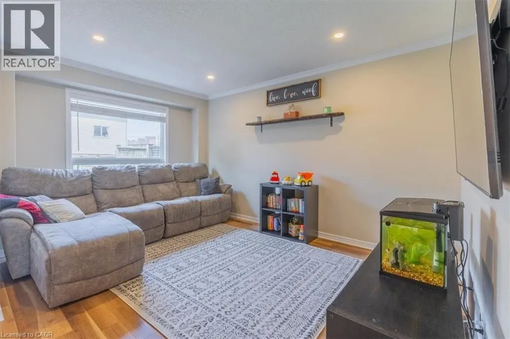 4 RUTHVEN Crescent
