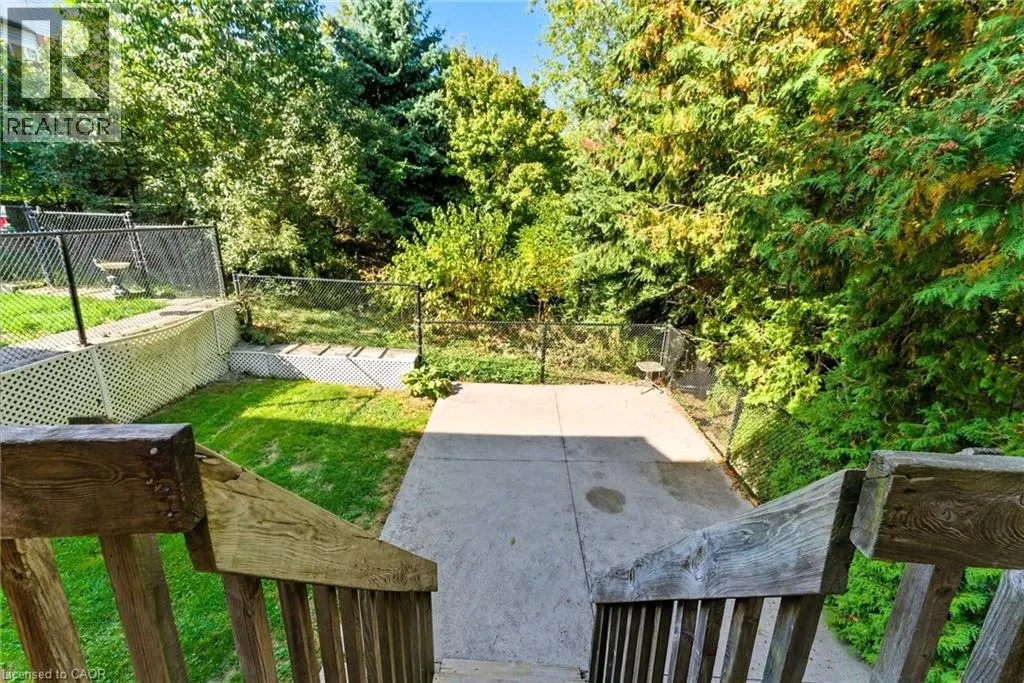 27 GLENHOLLOW Drive