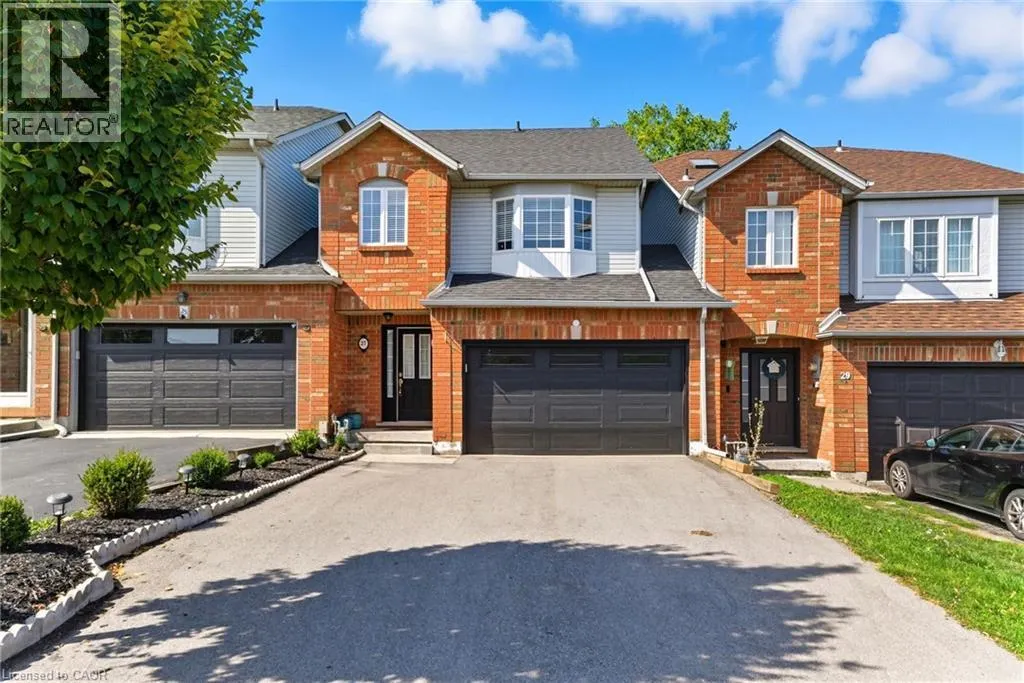 27 GLENHOLLOW Drive
