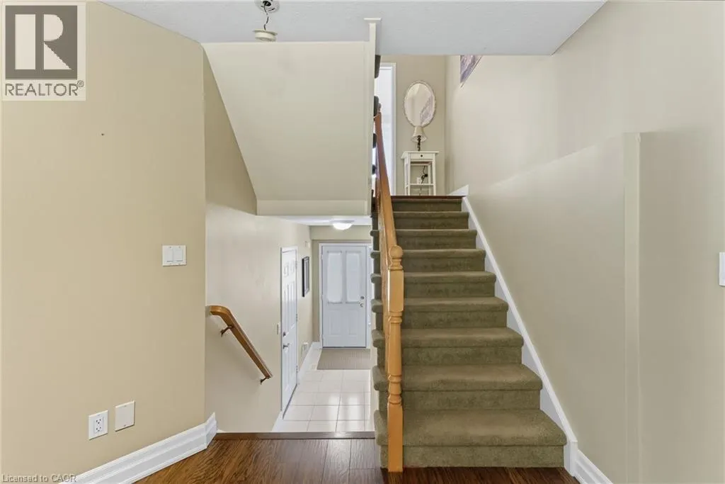 27 GLENHOLLOW Drive