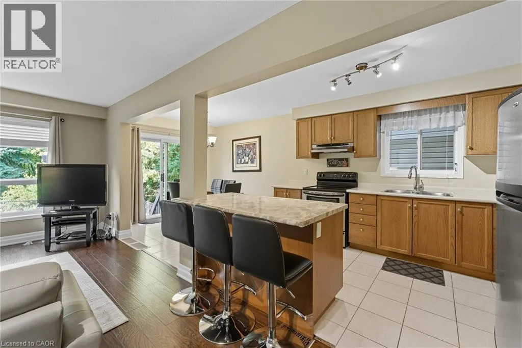 27 GLENHOLLOW Drive