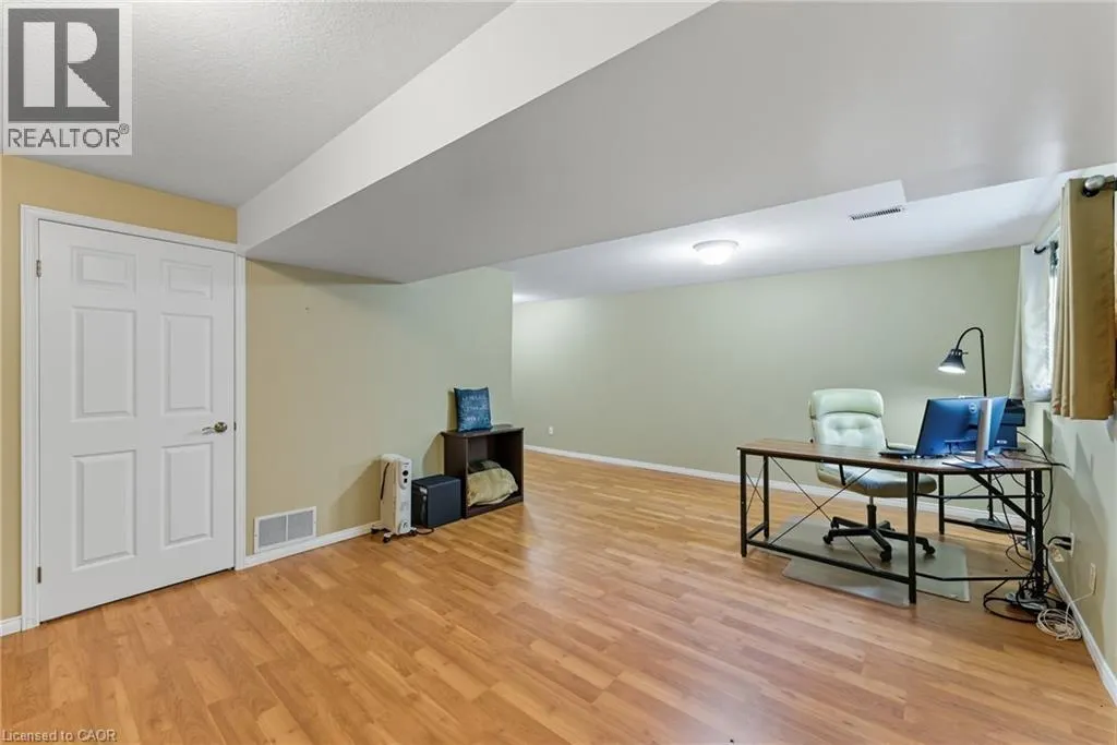27 GLENHOLLOW Drive
