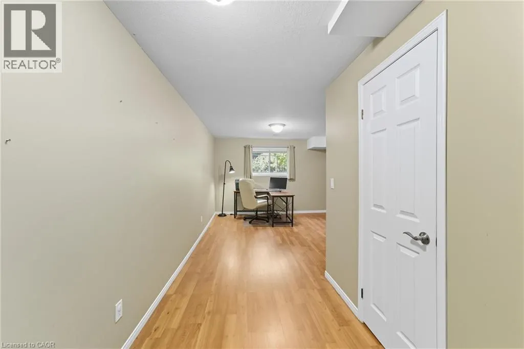 27 GLENHOLLOW Drive