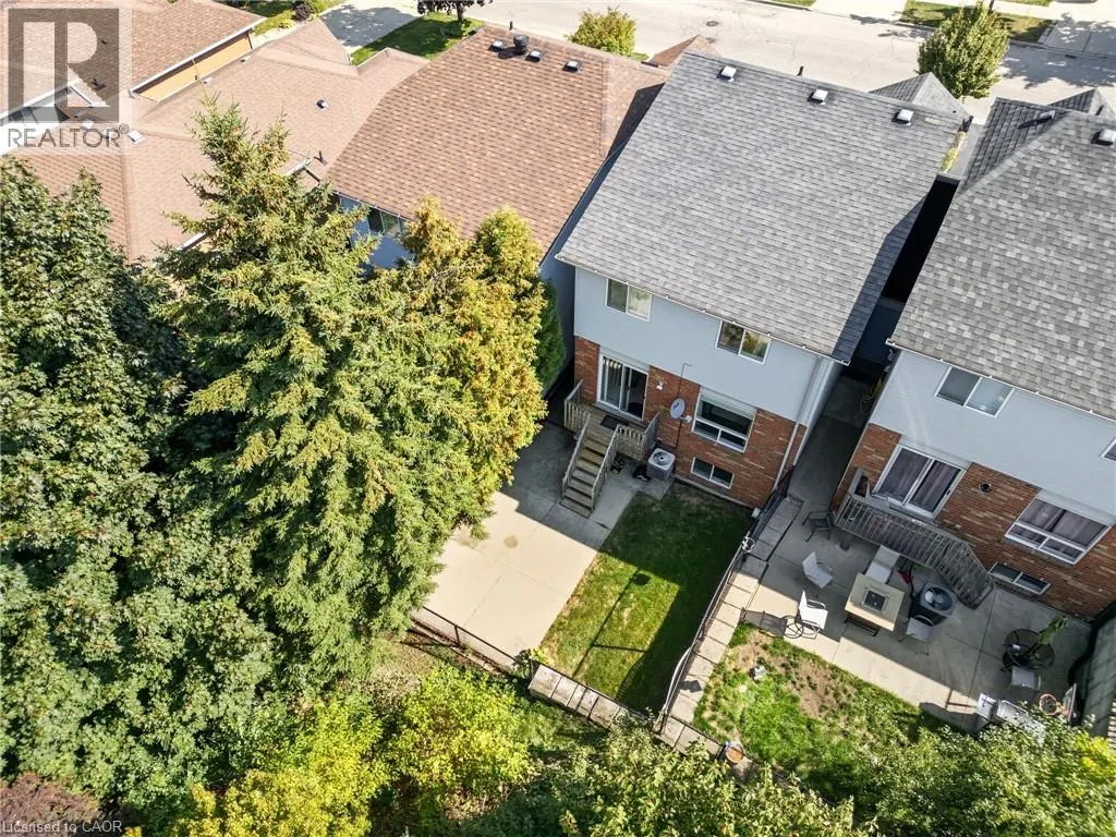 27 GLENHOLLOW Drive