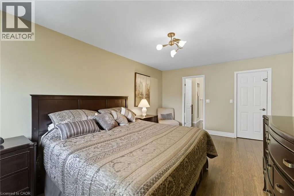 27 GLENHOLLOW Drive
