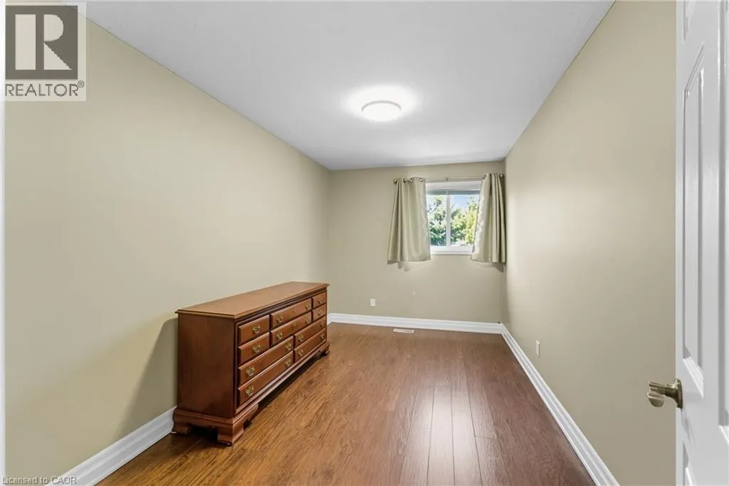 27 GLENHOLLOW Drive