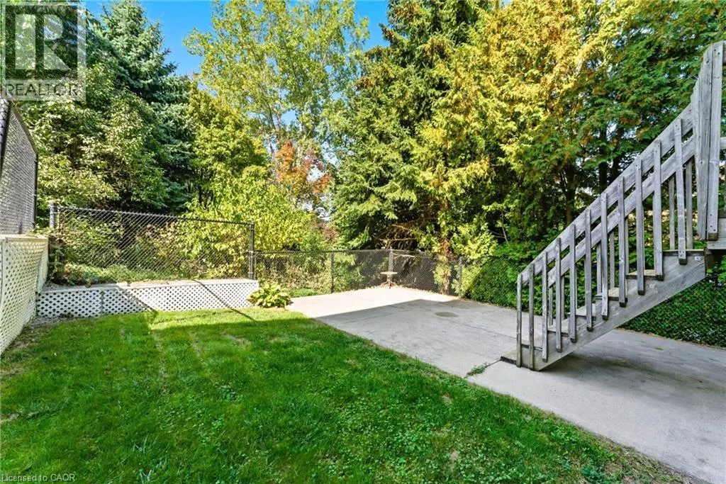 27 GLENHOLLOW Drive
