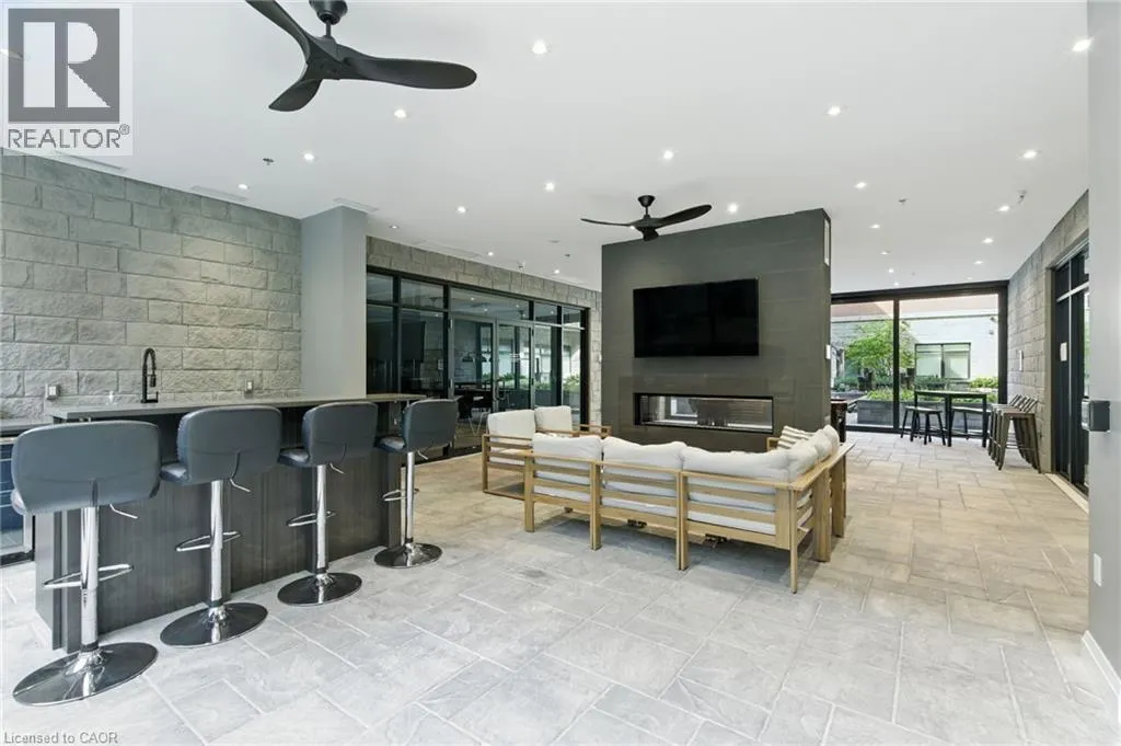 1 REDFERN Avenue Unit# 304, #304