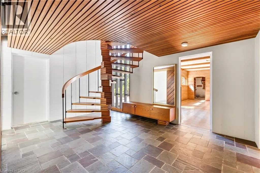 121 GRAND HILL Drive