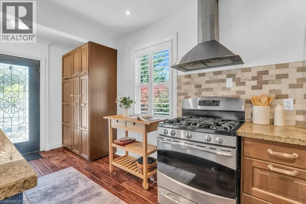 18 ST CLAIR Avenue