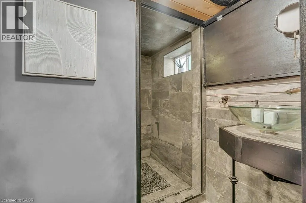 18 ST CLAIR Avenue