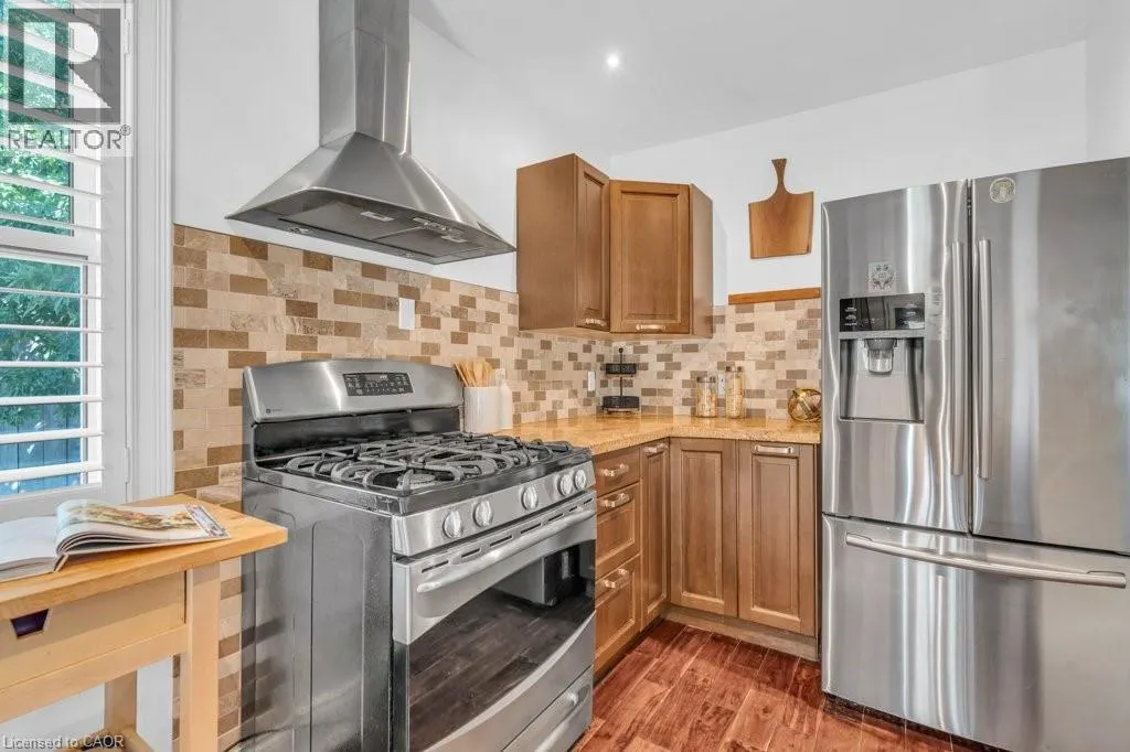 18 ST CLAIR Avenue