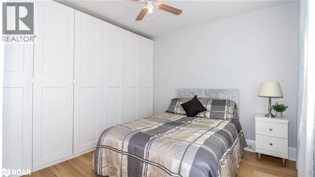 156 NELSON Street W