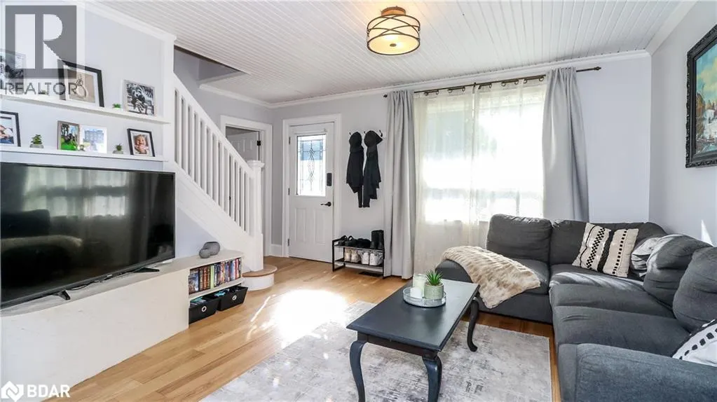 156 NELSON Street W