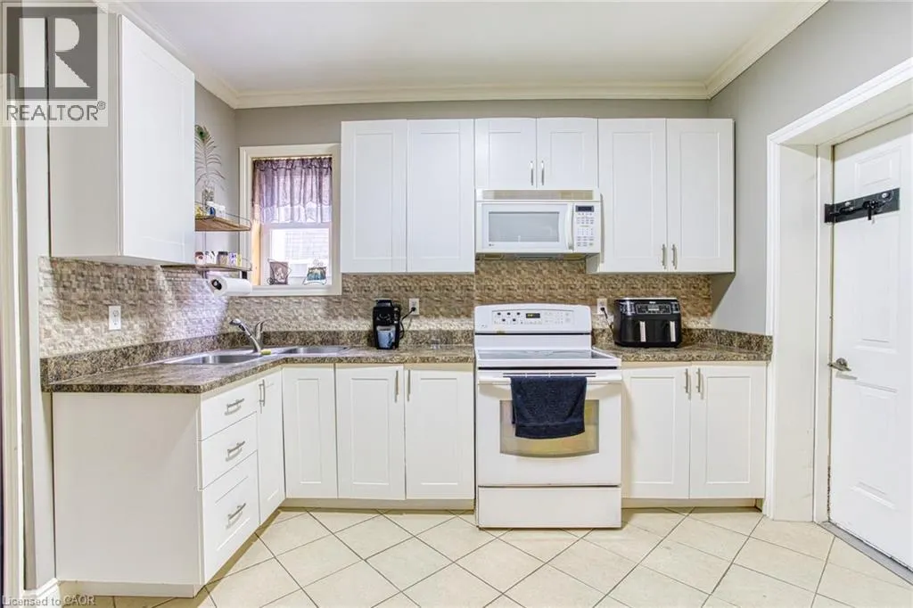 134 ROSSLYN Avenue N