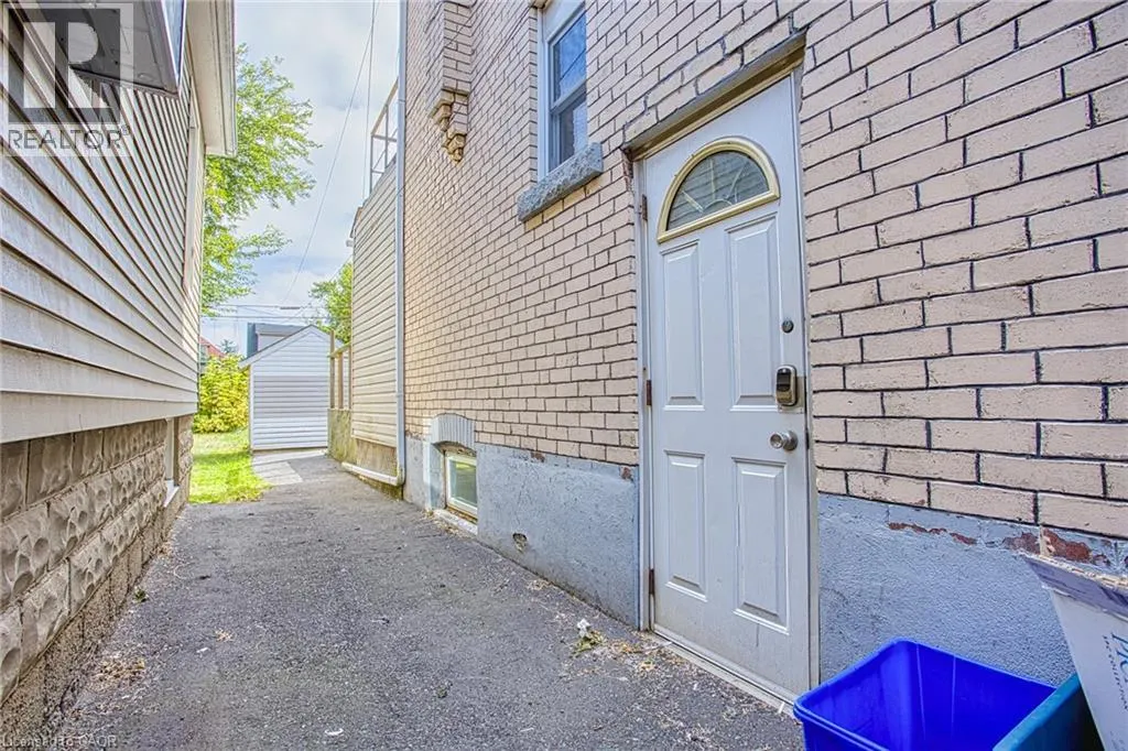 134 ROSSLYN Avenue N