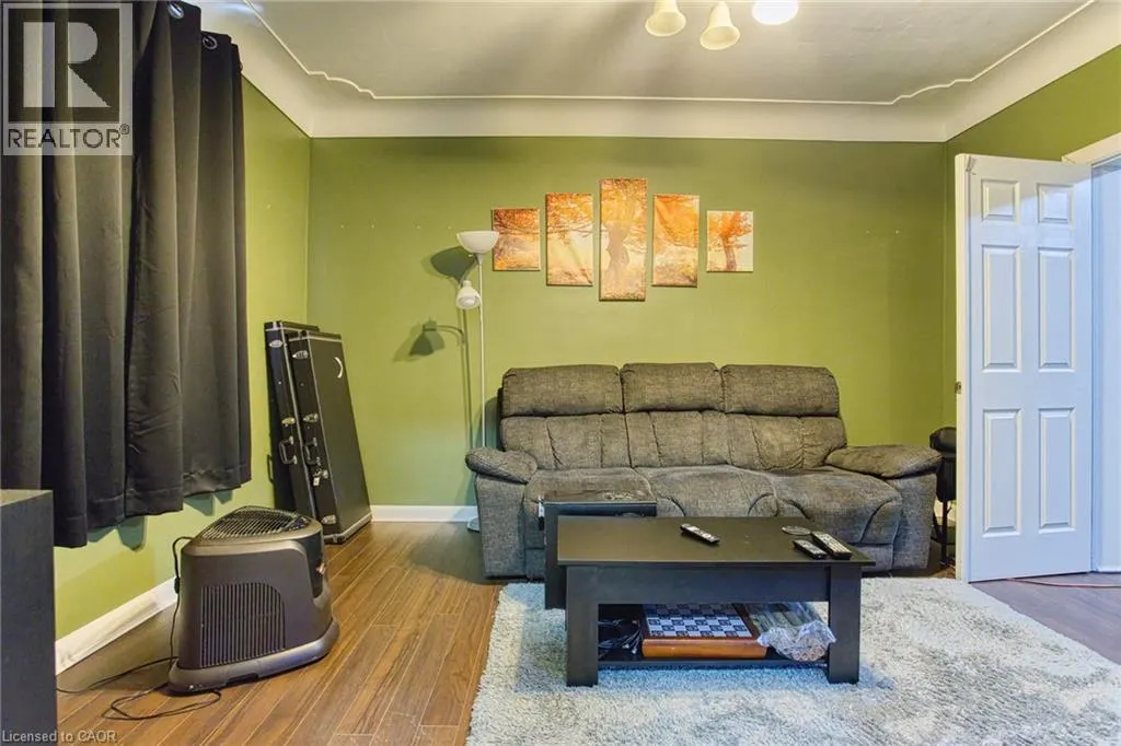 134 ROSSLYN Avenue N