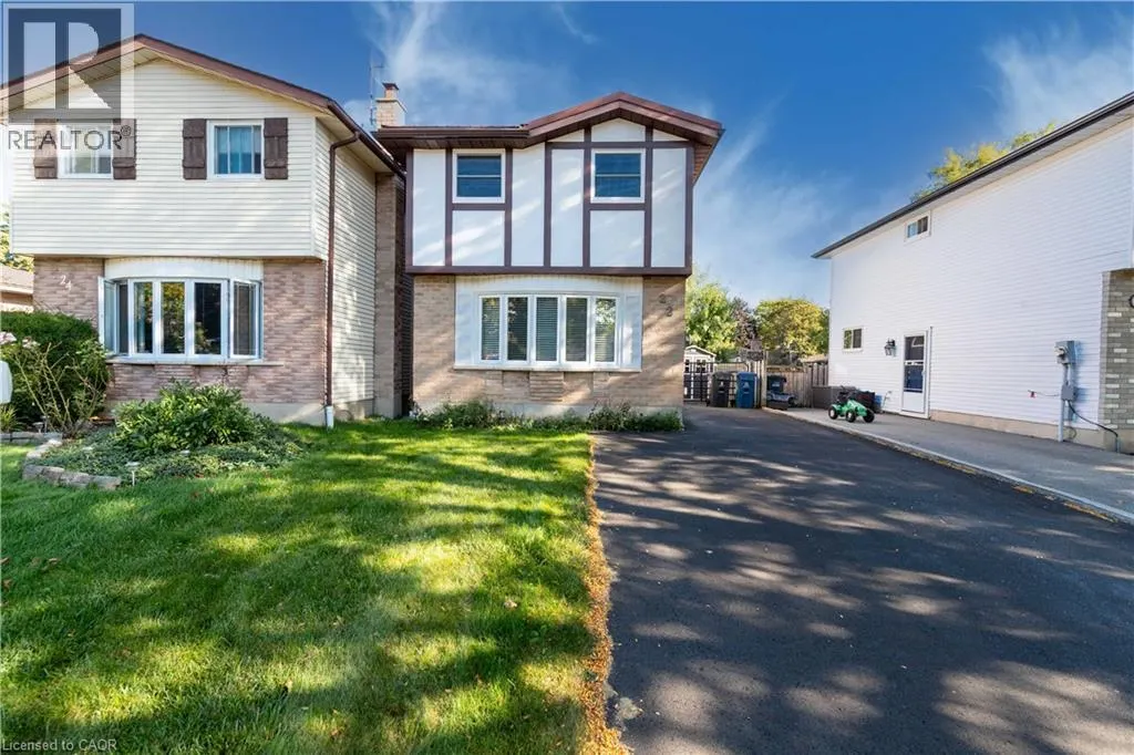 22 UPTON Crescent