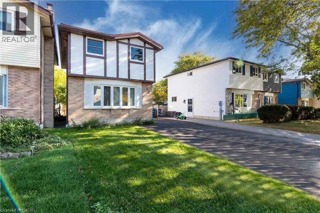 22 UPTON Crescent