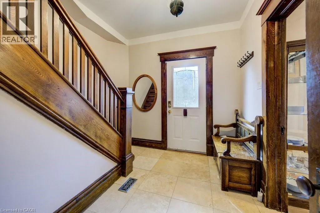 207 HEDLEY Street