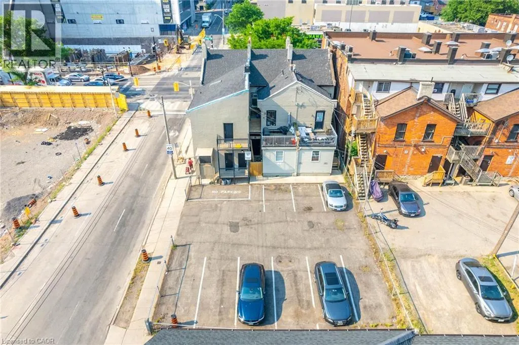 216-220 KING Street W