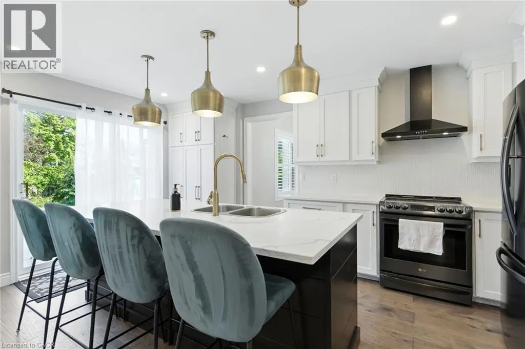 2 CALEDONIA Avenue