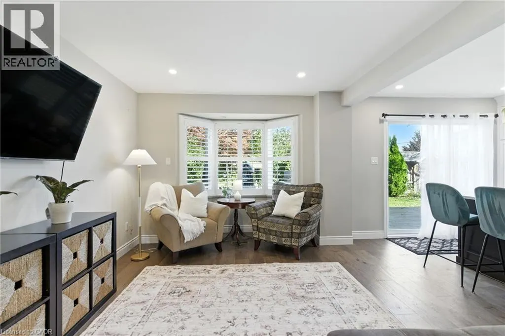 2 CALEDONIA Avenue