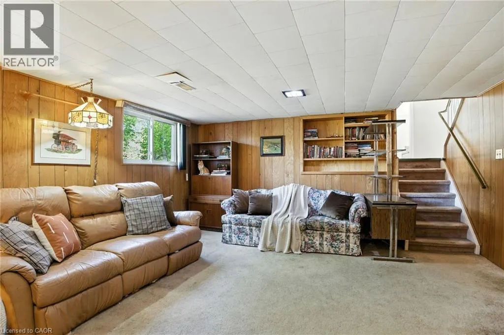 961 GARDEN Lane